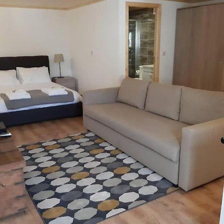 Aurora Papas Apartment Provesende Bagian luar foto