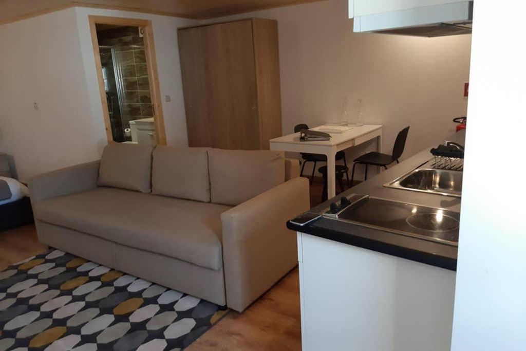 Aurora Papas Apartment Provesende Bagian luar foto