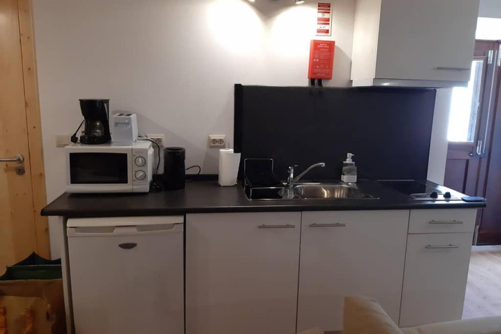 Aurora Papas Apartment Provesende Bagian luar foto