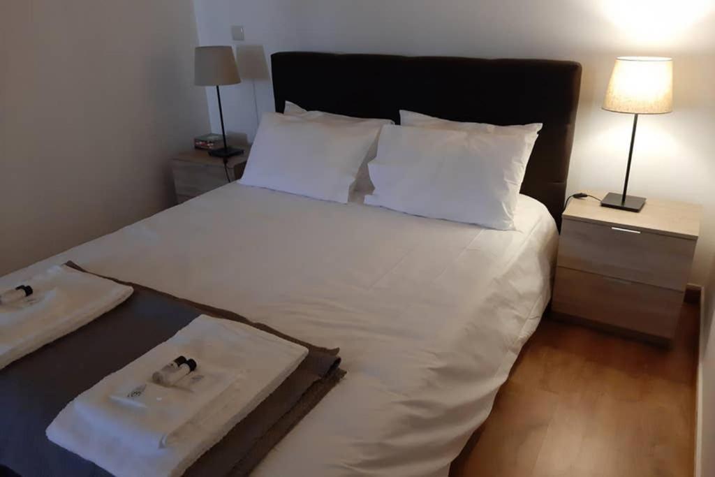 Aurora Papas Apartment Provesende Bagian luar foto